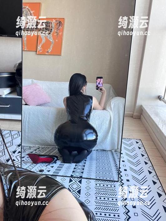 微密圈 - 120斤的小王同学推陈出新的“38号”写真集，是我想下载但又不敢点的那种。