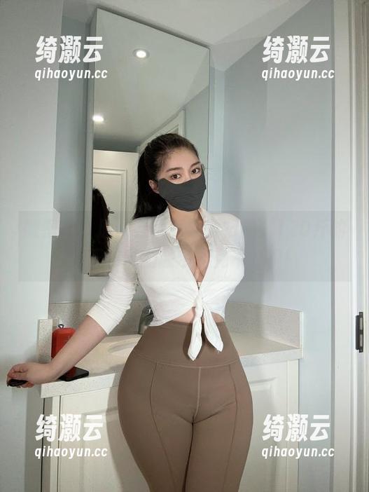 微密圈 - 原图在手，收费归零！120斤的小王同学的胶带扑克不收费！