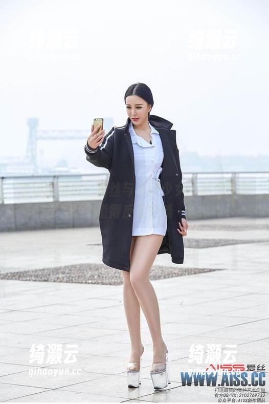 操场的媚态：爱丝与直穿少女，私房写真值得反复咀嚼