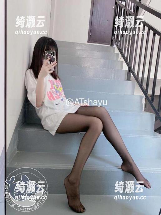 飞在云端的AT鲨：空姐姿态全记录图册