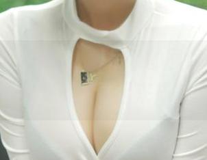 被Hyoyeon(김효연)吊带的图片吸引总是不自觉，资源看起来成功了？