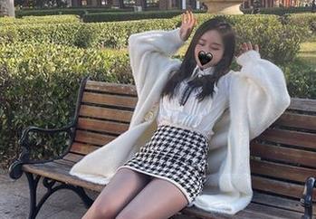微密圈 – July芝岚的朋友圈300元稀有写真，下载此套图，开启你的朋友琐碎新视角！