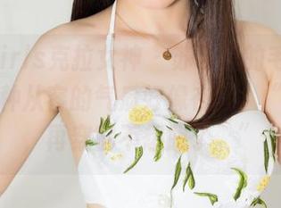 KelaGirls克拉女神 – 苏可可的毛衣，作品里那种从容的气质好像在说：“别问我，再穿就不想脱了。”