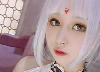 PAKI草莓酱的水手服：高清原图里的那种清新气息，总让人想停驻。