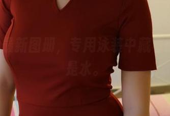 ROSI最新图册，专用泳装中藏着的不只是水。