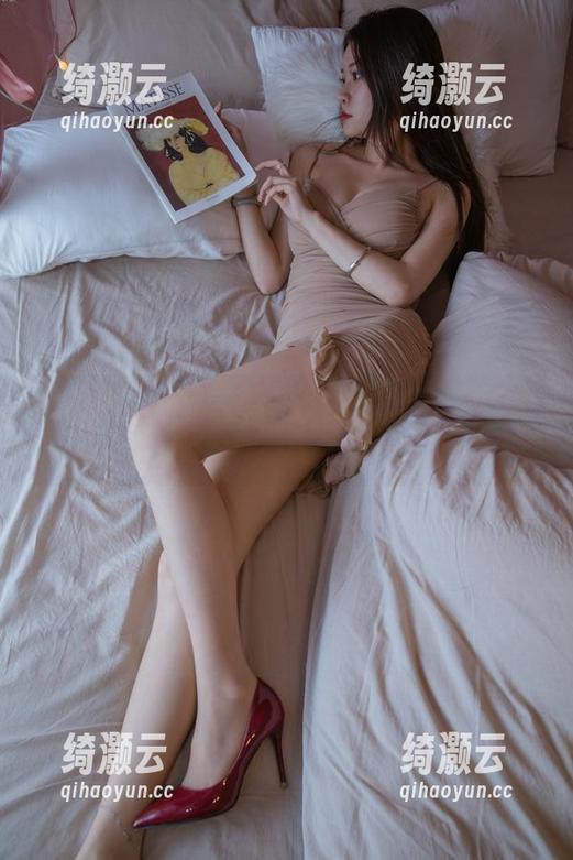 Sia不吃鱼 微密圈 - 季节变换,原图中的Sia不吃鱼依旧偏爱无辜脸!