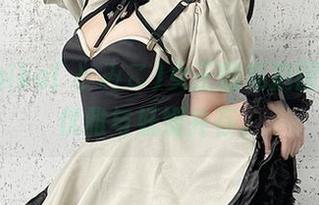 在Tomiko(とみこ)女王的私拍图集中，优雅与妩媚并存。