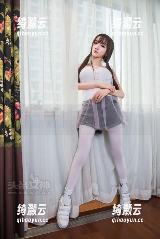 TouTiao头条女神-张梓然 TouTiao头条女神 - 原图上线啦!看张梓然如何和豹纹打交道,脑洞大开。