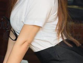 UGirls尤果网 – 谁能抵挡佟蔓的美脚？这私房图包又在挑衅我的心