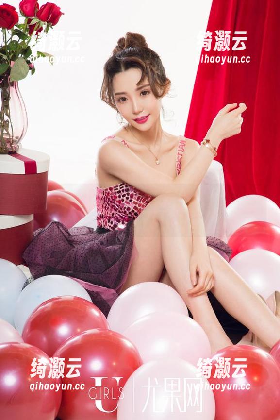 UGirls尤果网 - 看，看，凌希儿的旗袍，抽屉里的图包都懒得翻了。