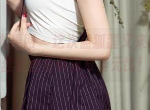UGirls尤果网 – 这次孟狐狸又来了，裤里丝套图更新得奇怪无比！