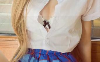 UGirls尤果网 – 跟着王语纯的短裙套图走一波，咳咳，画风突变！