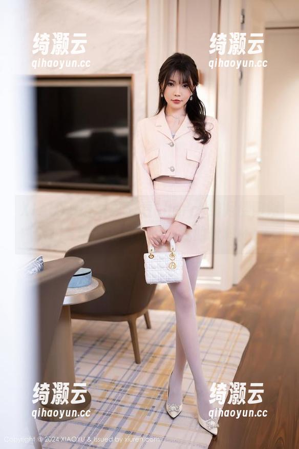 XIAOYU语画界 - 看cherry绯月樱阳朔旅拍，顺便让网盘存下我的饮料杯！