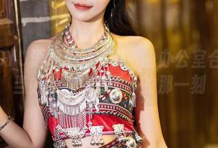 XIAOYU语画界 – 玥儿玥的办公室合集：当办公桌变成T台的那一刻
