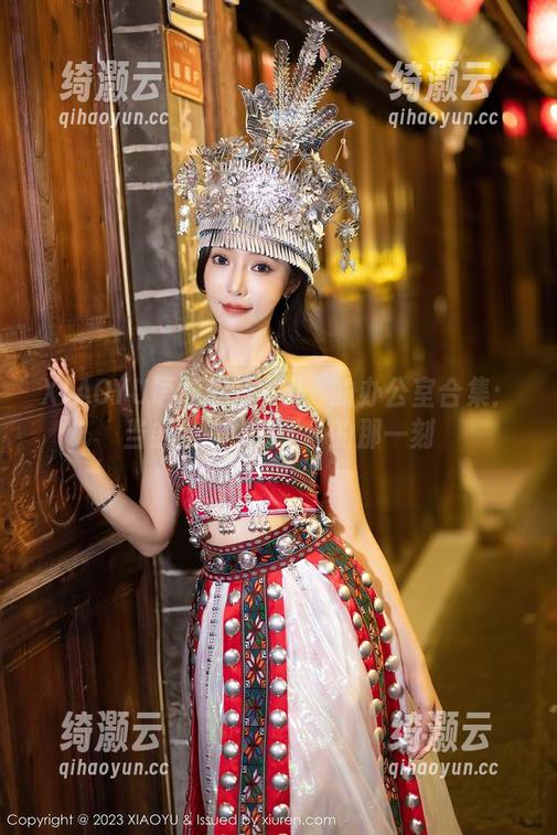 XIAOYU语画界 - 玥儿玥的办公室合集：当办公桌变成T台的那一刻