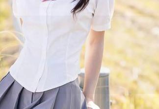 Xiuren秀人网 – 婚纱分享时间：周美美alicia告诉你，婚纱最适合搭配自己的绷紧小肚子！