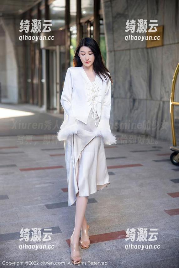 Xiuren秀人网 - 小茉莉jasmine的少女写真，那种懵懂的羞涩感…恰到好处。