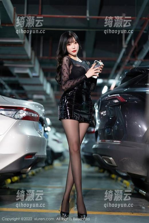 Xiuren秀人网-糯美子nini Xiuren秀人网 - 乱入一个糯美子nini:空姐状态下的定制图集,不得不细细品味