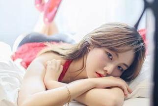 Yuna(윤아)的SAINTPhotolife：当cos与济州岛的沙滩相遇时！