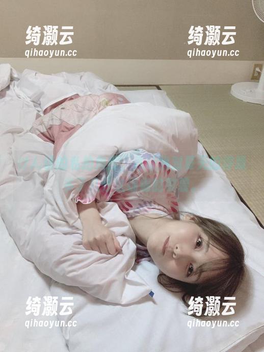 けん研的私拍角度，竟让我对夏天的浮躁多了几分软绵绵的敬畏。