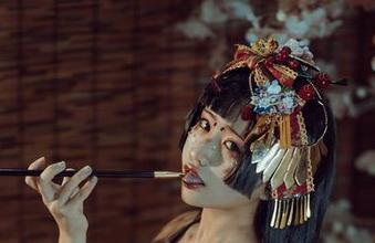 一笑芳香沁的花嫁资源，欢笑中穿越婚礼的“欢乐事故”。