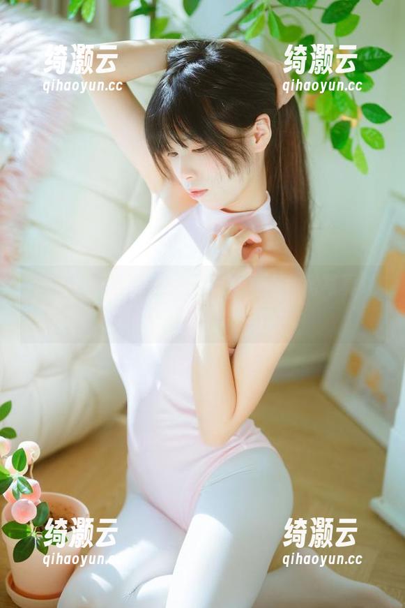 三无人型 没人打扰的海边,三无人型的私房写真让人觉得一切都变得轻松。