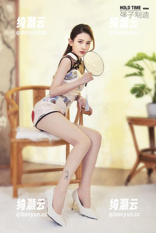 丽柜 - 英子的私房与制服，相互映衬就不怕你想多了。