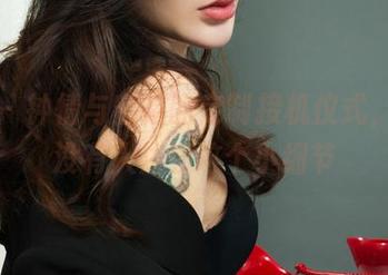 丽柜 – 钟情与空姐的定制接机仪式，竟然没有人注意这个小细节