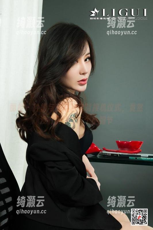 丽柜-钟情 丽柜 - 钟情与空姐的定制接机仪式,竟然没有人注意这个小细节