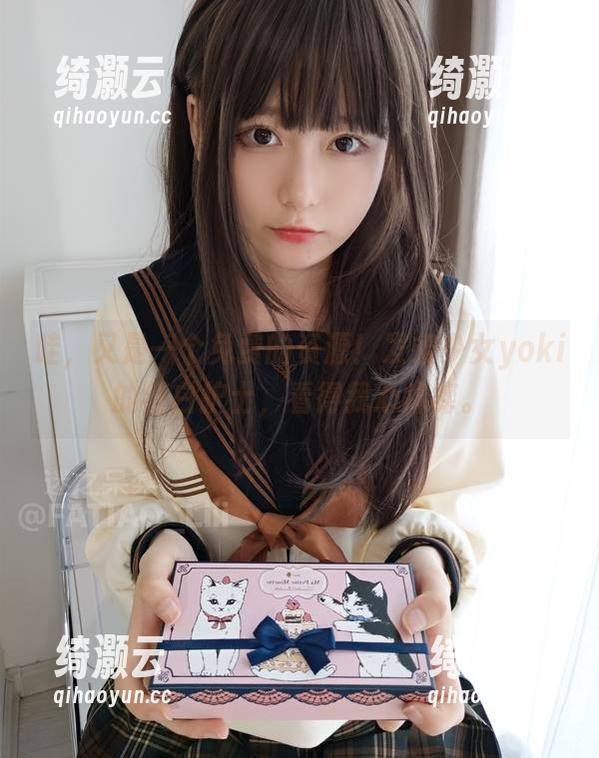 哇，又是一个免费的资源！发条少女yoki的红白护士，看得我心痒痒。