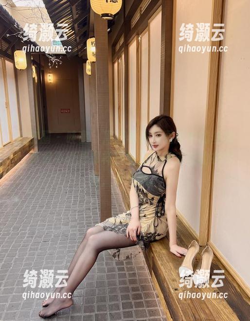 周妍希 微密圈 - 哇塞,周妍希最新图集中的丝袜,真恨不得把那样搭配搬到我未来的衣橱里,你懂的。