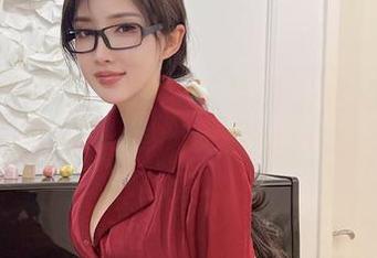 微密圈 – 周妍希的天使写真，定制的效果超自然，连我家猫咪都开始模仿了！