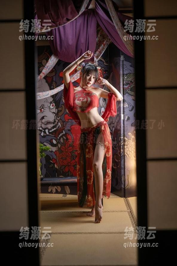 坏露露香宝 坏露露香宝泳装写真,竟然让我想起了小学游泳课!