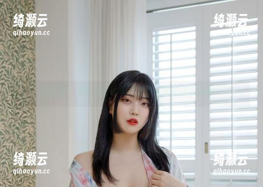 别眨眼！宋哈娜的比基尼美图，就是这么抢镜！