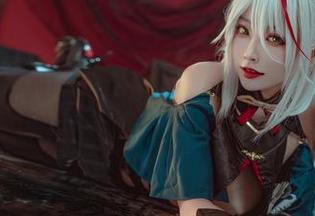 写真里面的女神：宫本樱和她的海伦娜礼服，哦，驱散心碎的魔法。