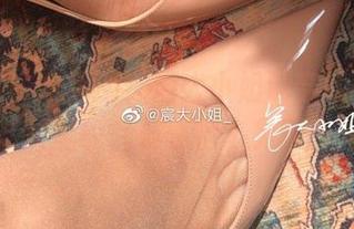 微密圈 – 水手服？宸大小姐说穿就穿，照片里的气场能把人晃蒙…