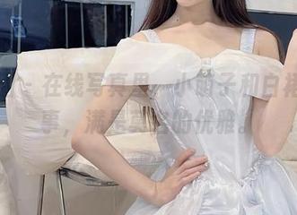 微密圈 – 在线写真里，小萌子和白裙的故事，满是莫名的优雅。