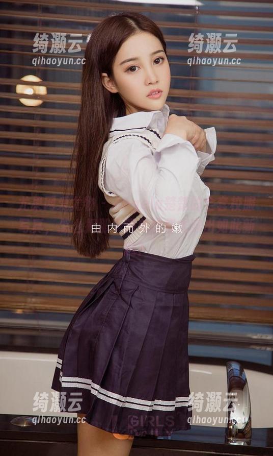 尤果网爱尤物 - Angela楚楚的全套校服写真，怎么把那个简单的样式穿出如此新意？