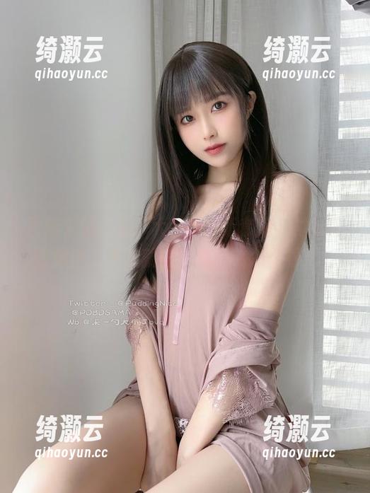 更新来啦！布丁大法cos新套路，衬衫吊带黑丝，差点就忘了自己该怎么看了。