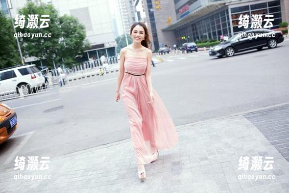推女郎 - 何何夕的修女写真，壁纸看多了也不腻，真的是个奇特的选择。