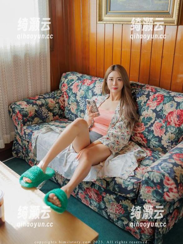 看着普美(bomi)穿着和服的写真，竟然也开始想象自己穿上了这衣服，哈哈，算了，我还是别试了。