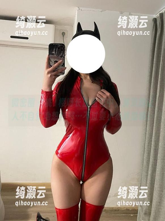 微密圈 - 桃沢樱呀长腿图包中，那双腿让人不自觉地想伸展…不过要小心跌倒哦！