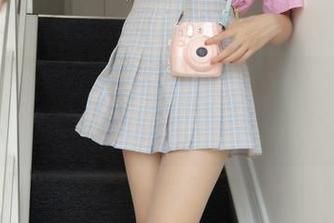梦丝女神 – 灰丝，私拍角度下的玥玥如何渗透出一丝俏皮？