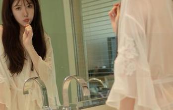 模范学院 – 糯美子Mini的皮衣写真，真教会我如何又叛逆又高级，果然她挺有一套。