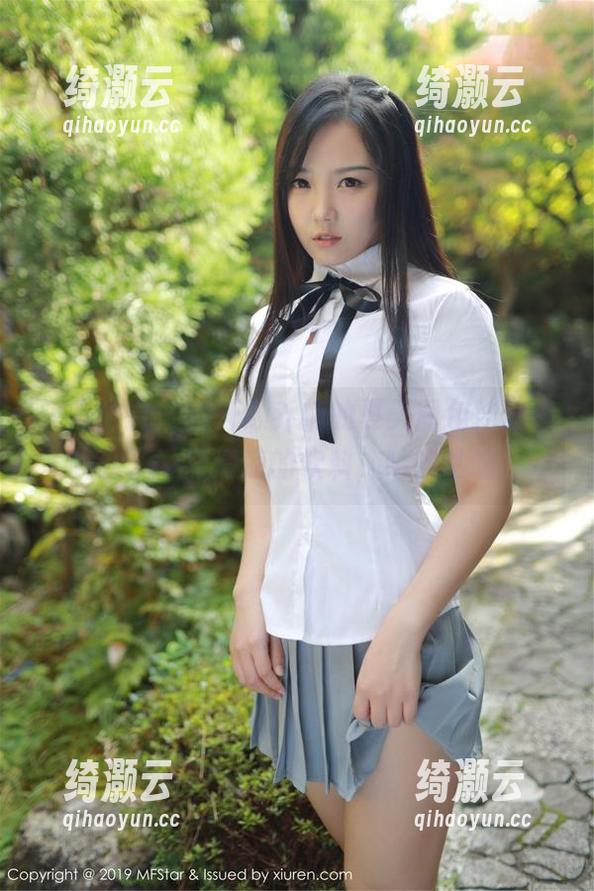 模范学院 - 翻开顾乔楠的夏天图包，就像找到了一瓶清凉的饮料，咕噜咕噜～