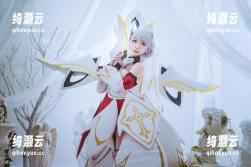 樱落Selena的厨娘cos：真想问问，谁会选择不洗碗后的豪华晚餐呢？