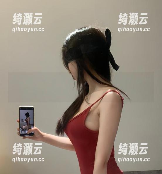 火龙果羊 微密圈 - 火龙果羊黑连体吊带精选:每一件都像是在说‘我不走寻常路’!