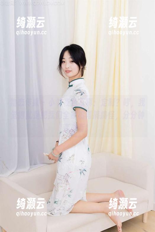 物恋传媒 - 小竹夜色写真：定制？哼，我觉得就是把我们全家福再搞搞怪，分分钟变鬼畜！