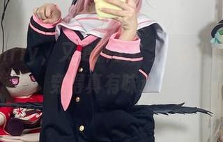白栎Shirly，又更新了！夕·染尘烟的旗袍穿得真有味道。