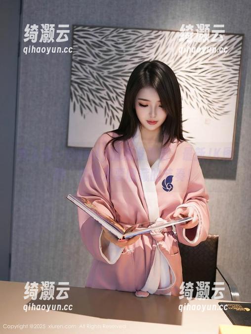 秀人网 - Candy糖糖发糖啦：最新JK图册，这可是要收藏的节奏！